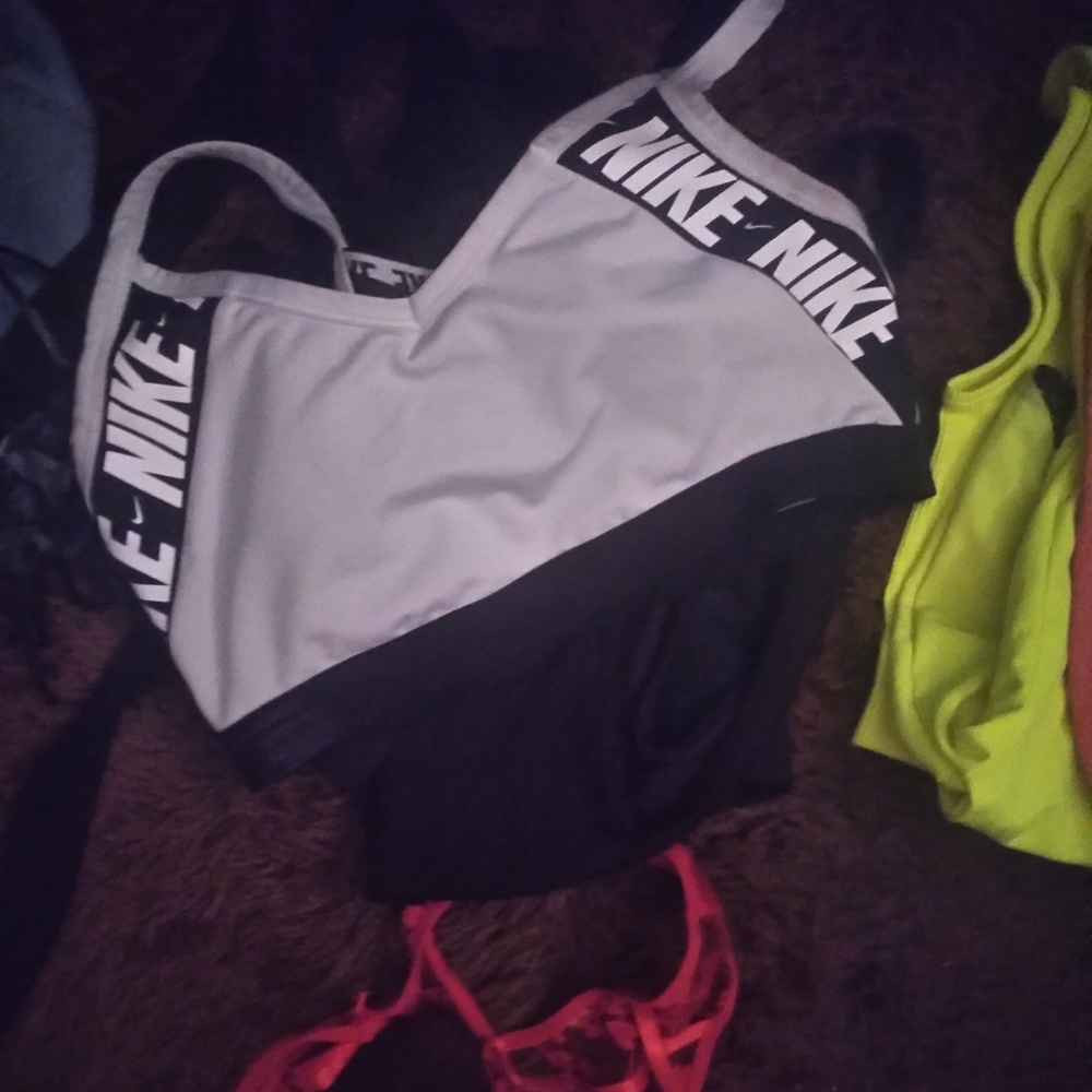 Clothes - Picture 13 of 16